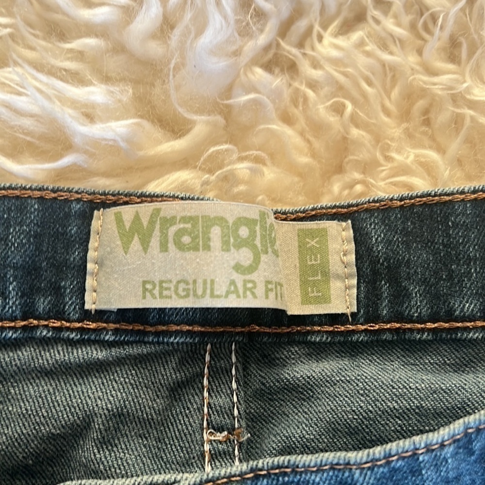 Wrangler Men's Free-to-Stretch Regular Fit Jean - Picture 5 of 8